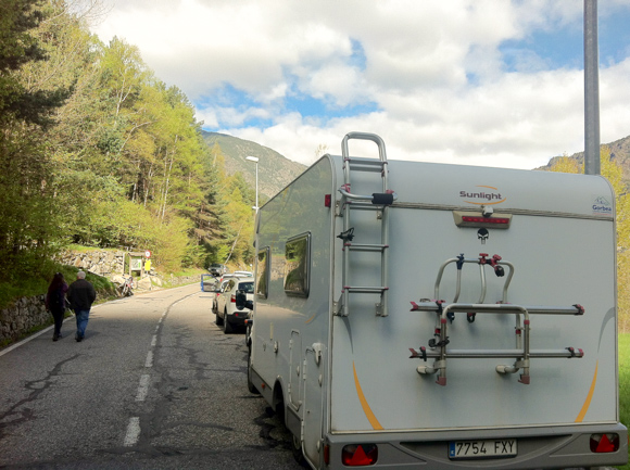 Dejamos la auto en el arcén