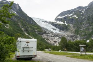 Área de descanso frente al glaciar Boyabreen