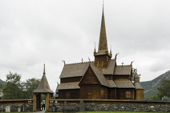 Iglesia de Lom