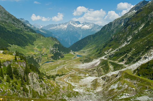 Valle desde la presa de Göscheneralp