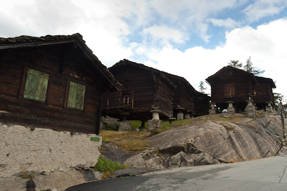 Hórreos en Saas Fee