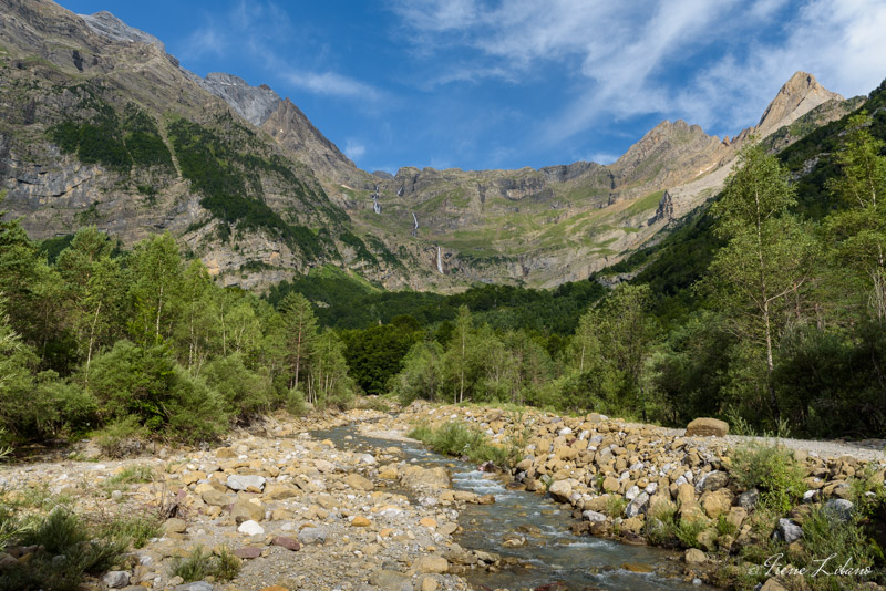 Ruta a la Cascada de Larri