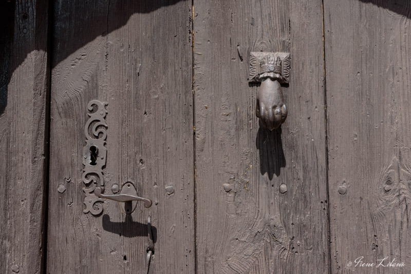 Detalle de una puerta antigua