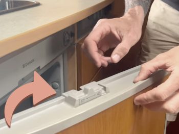 Reparar el cierre de seguridad de la nevera Dometic de la autocaravana