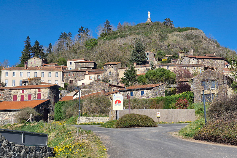 Usson, Auvernia, Francia, en autocaravana